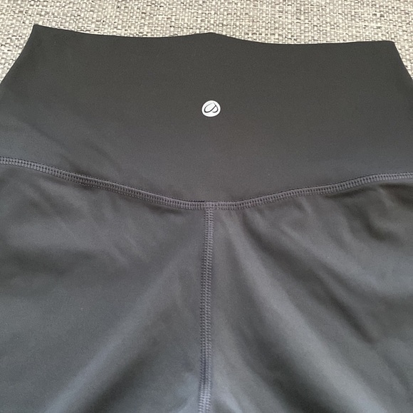 EUC CRZ YOGA XS Naked Feeling Bike Shorts 8 Inches High Waisted Grey Olive - Picture 3 of 5